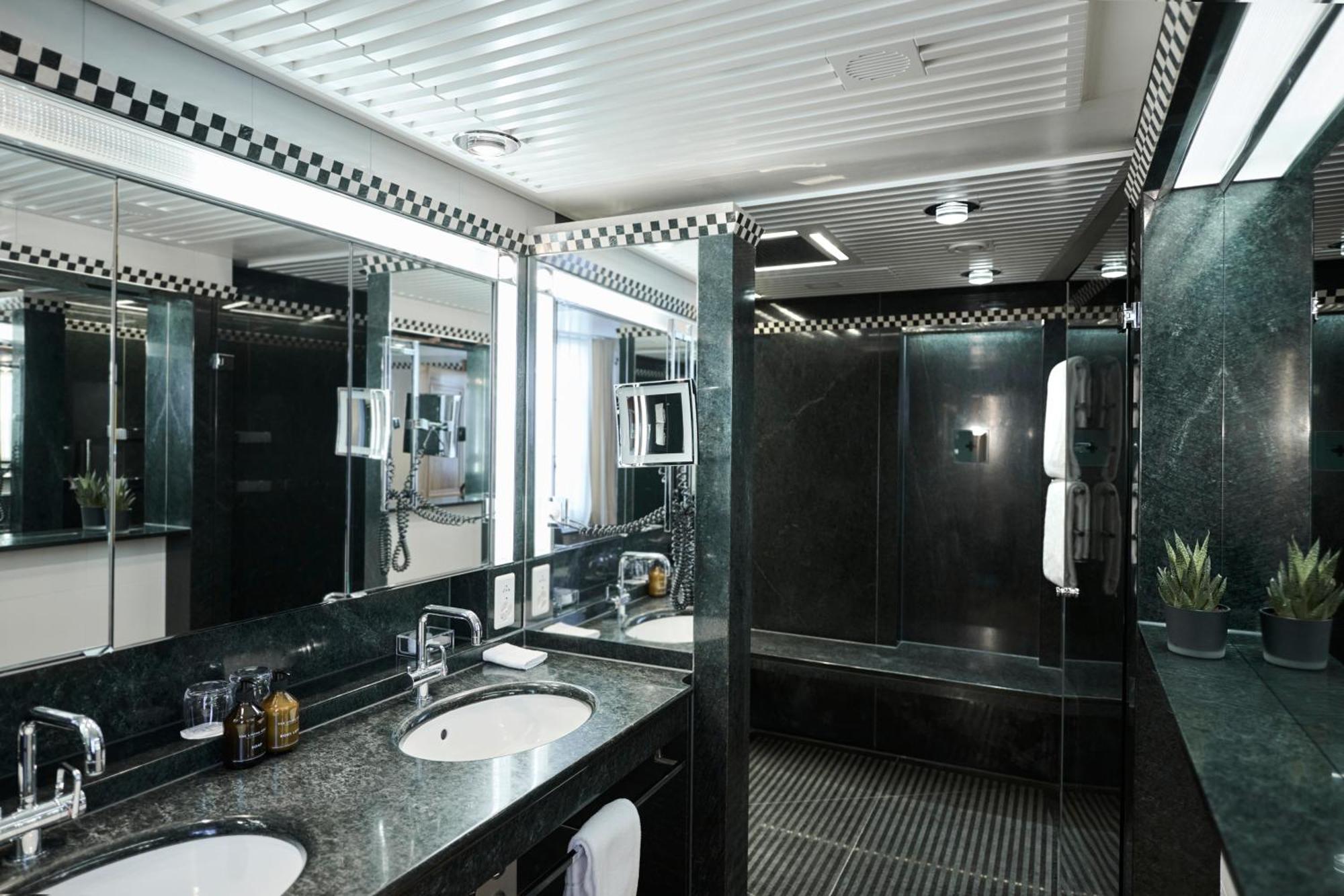 Widder Hotel - Zurichs Luxury Hideaway Екстериор снимка
